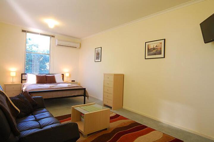 Room 4 of 6