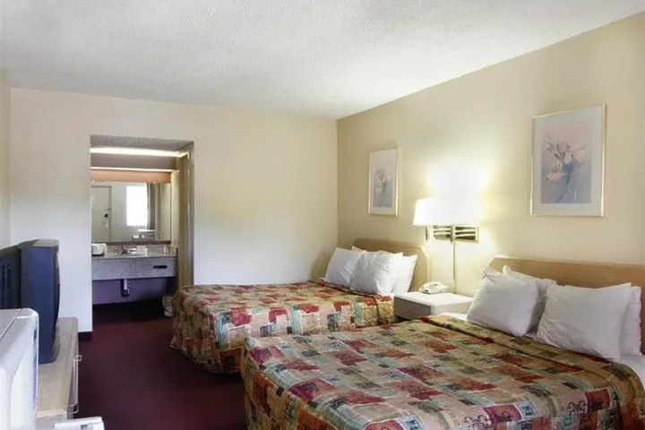 Room 4 of 12
