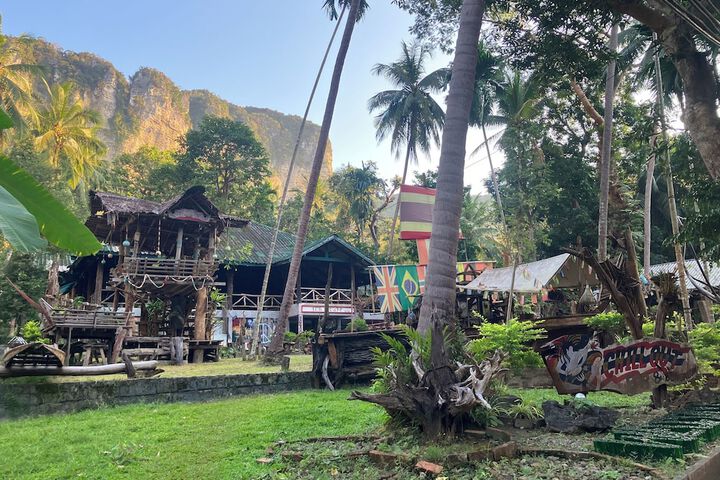 Chill Out Bar and Bungalows