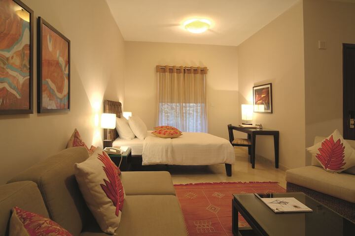 Room 13 of 211