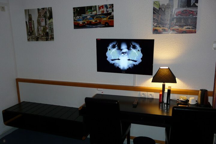 Room 15 of 87