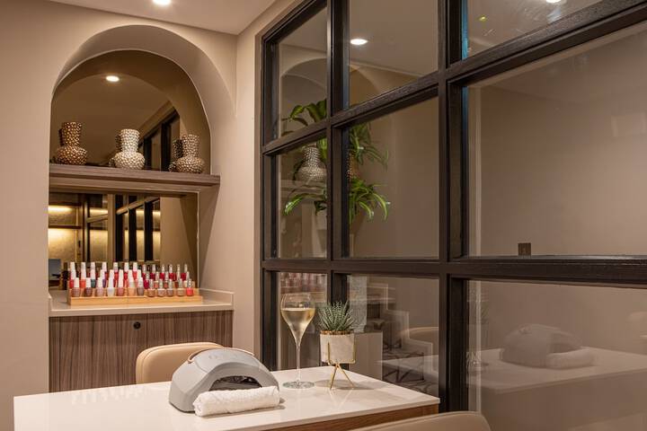 Nail salon