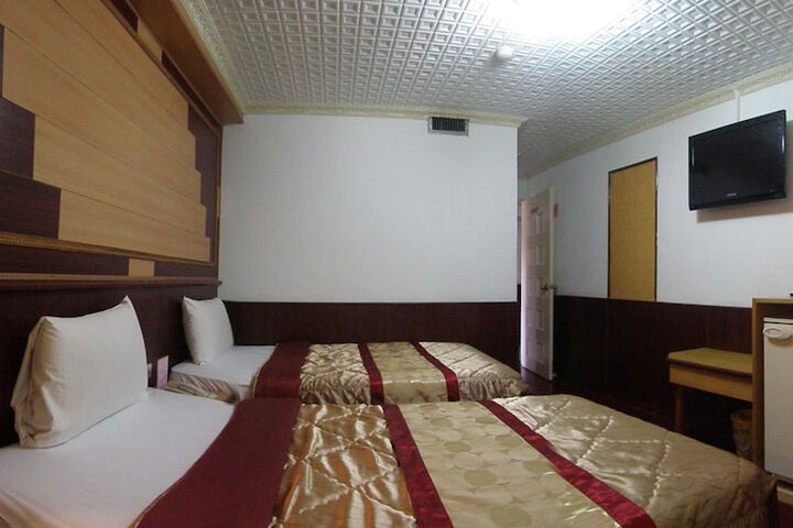 Room 21 of 36