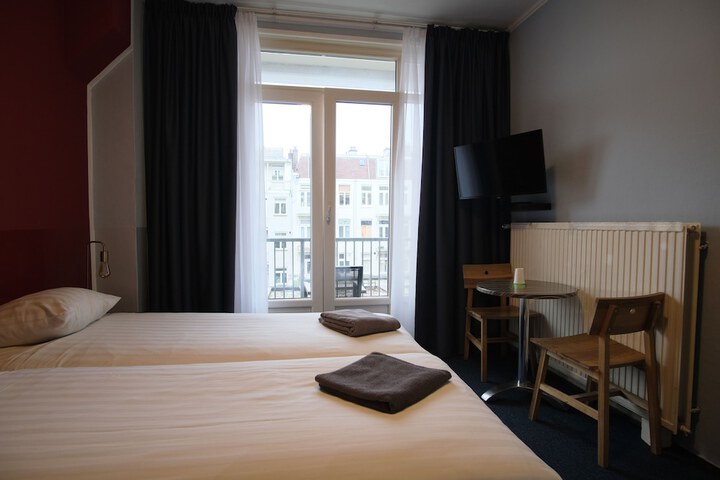 Room 70 of 82