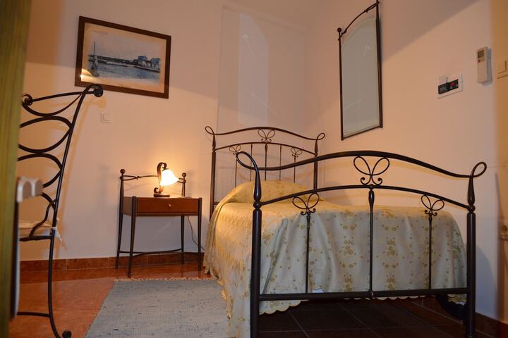 Room 9 of 38