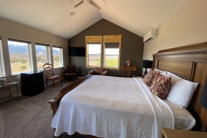 Room 10 of 136