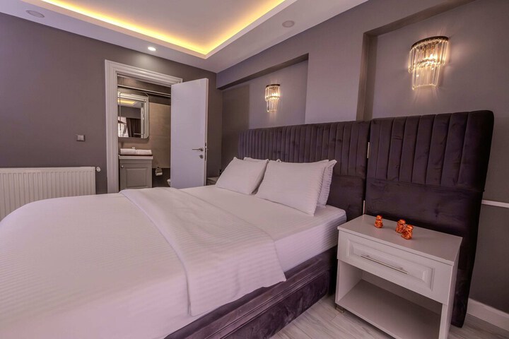 Room 7 of 27