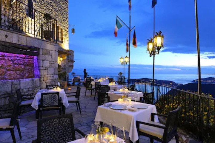 Dining 90 of 103