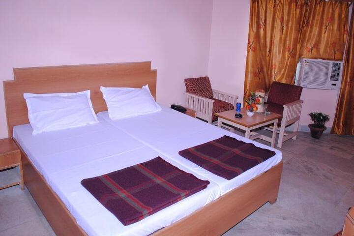 Room 4 of 5