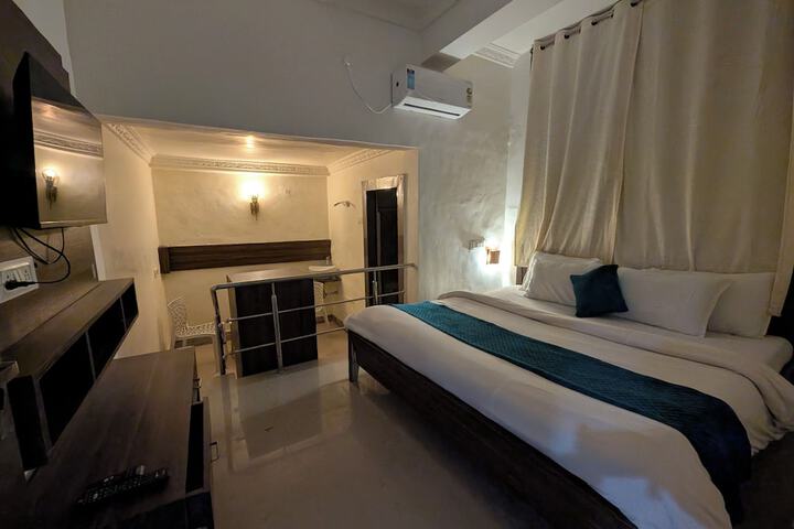 Room 8 of 22