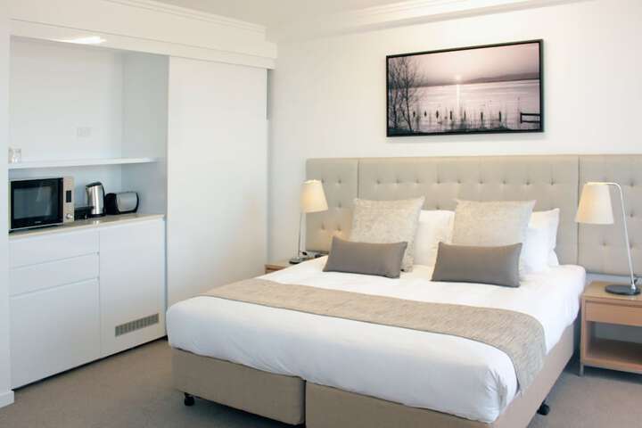 Room 6 of 73