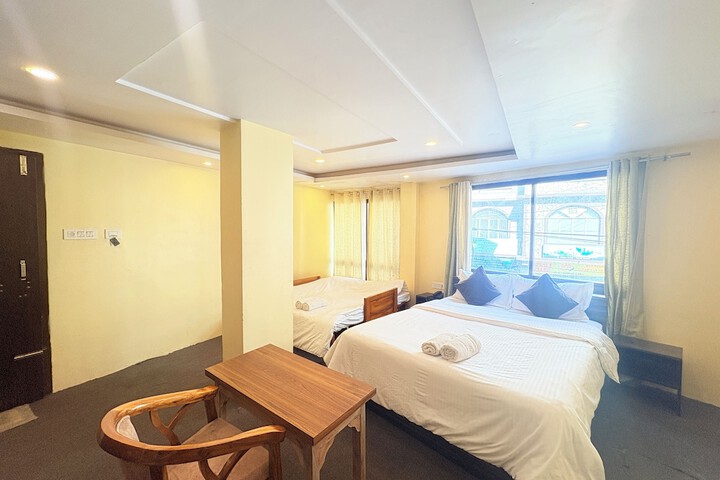 Room 18 of 28