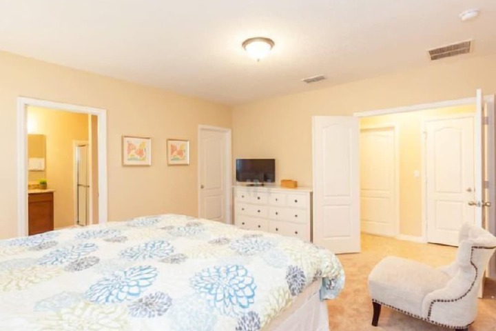 Room 9 of 19