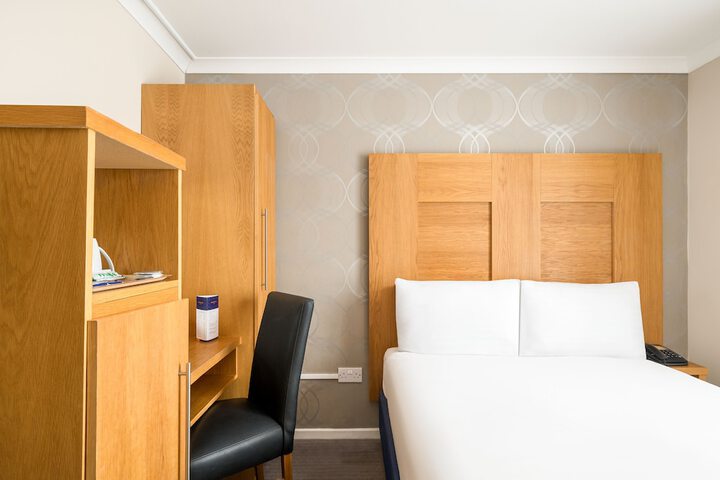 Room 3 of 32
