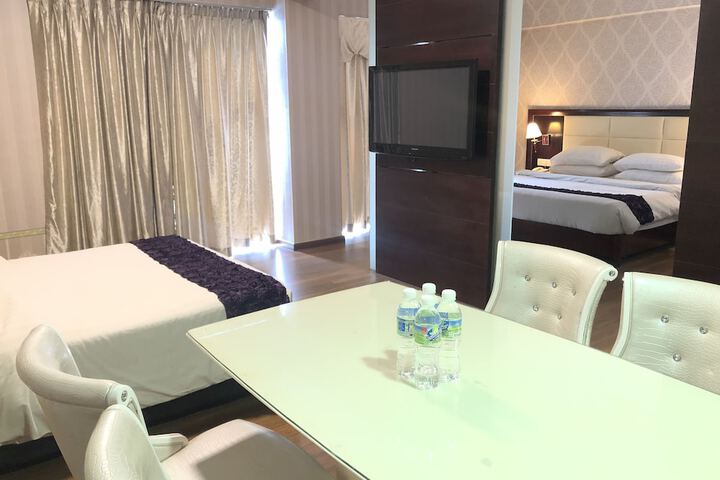 Room 13 of 37