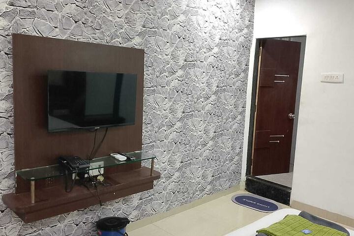 Room 4 of 11