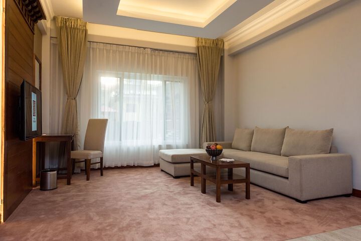 Room 6 of 92