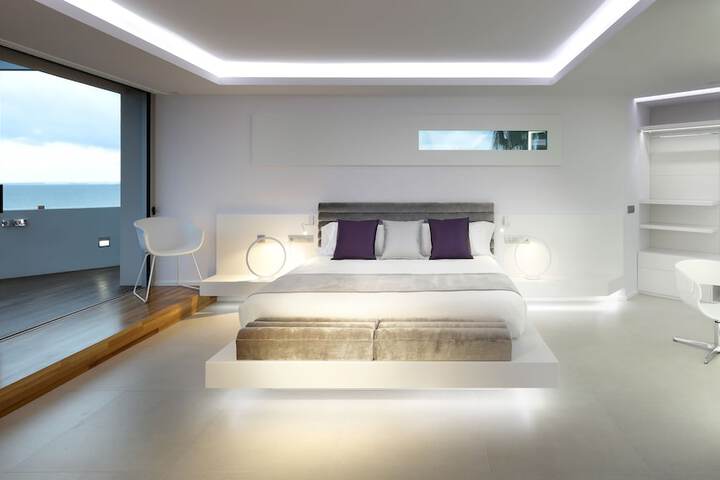 Room 9 of 167