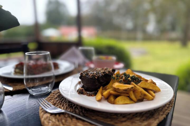 Dining 57 of 106