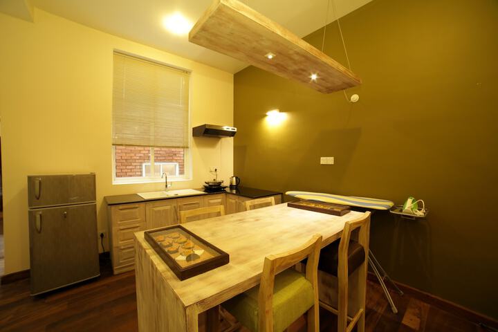 Room 8 of 12