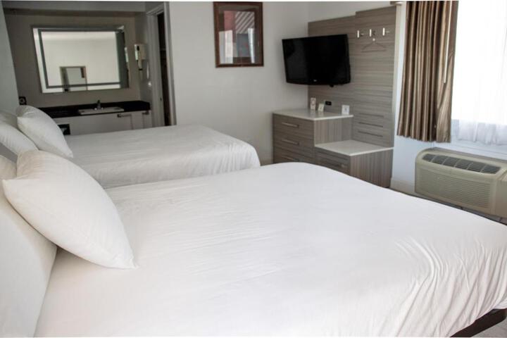 2 Queen Beds (2 of 16)