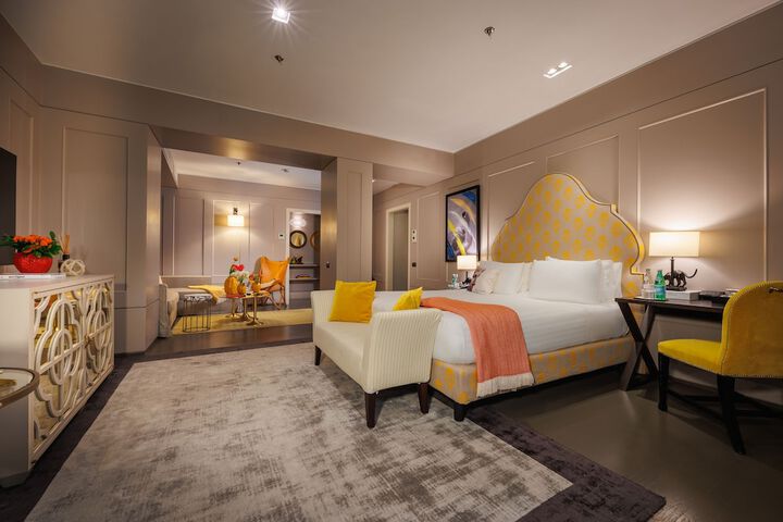 Room 33 of 112
