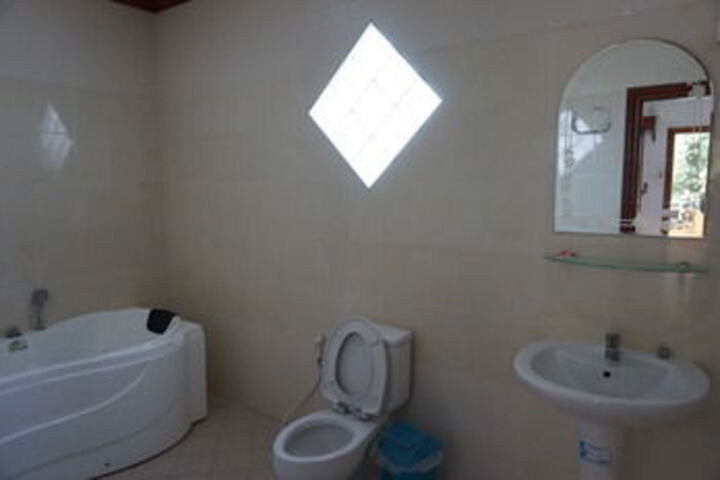 Room 4 of 27