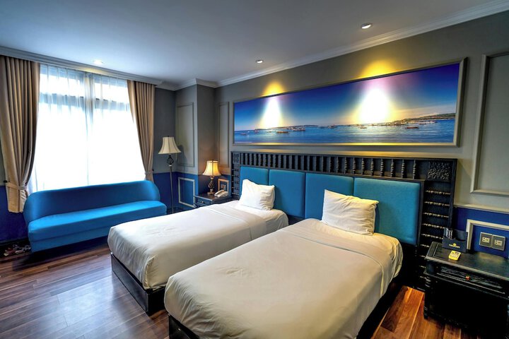 HOTEL THE PARAMONT AT DELHI AIRPORT
