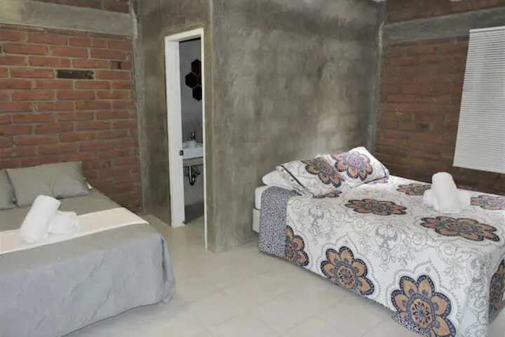 Room 8 of 94