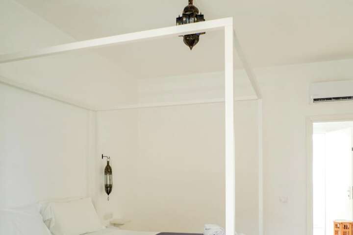 Room 13 of 44