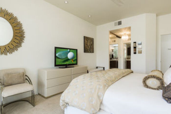 Room 14 of 36