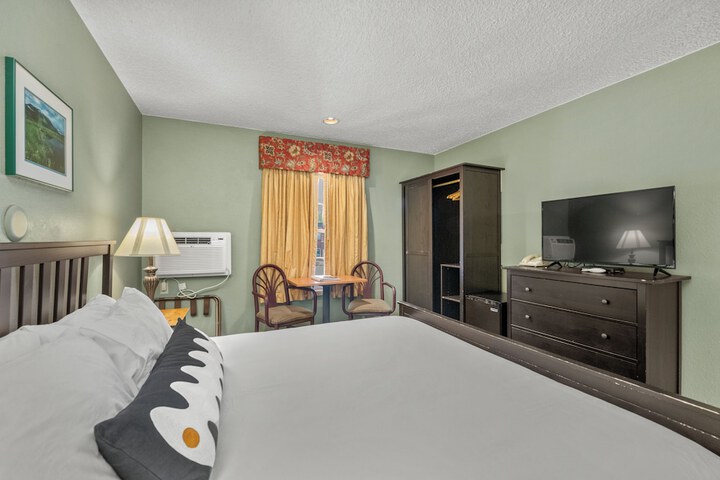 Room 11 of 43