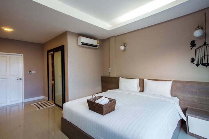 Room 6 of 31