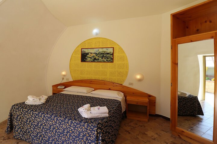 Room 12 of 150
