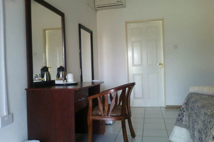 Room 5 of 17