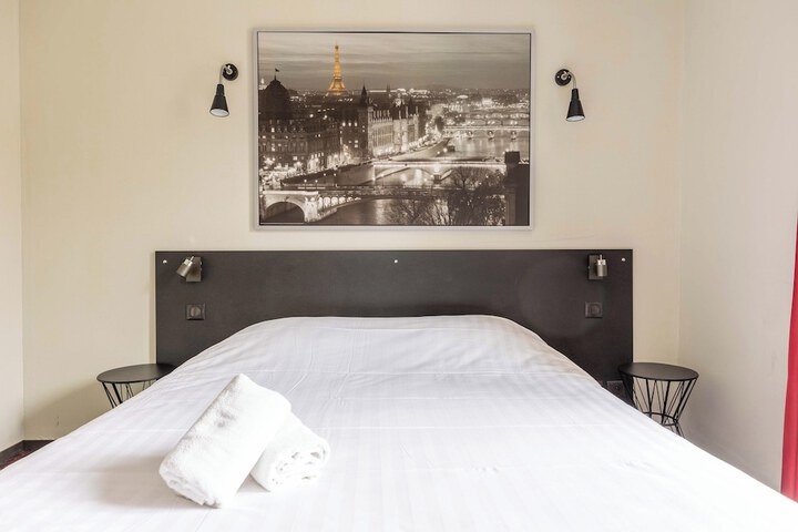 Room 33 of 51
