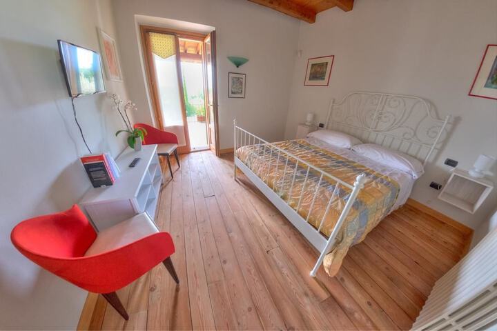 Room 8 of 34