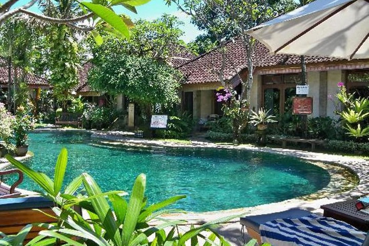 Pool Hotel