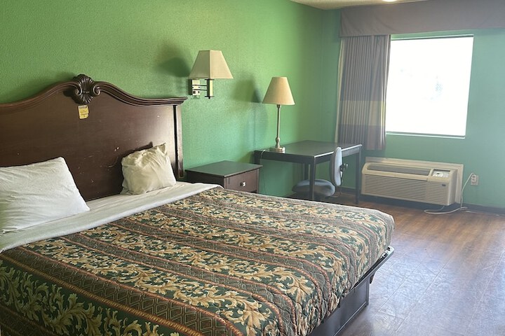 Room 10 of 13