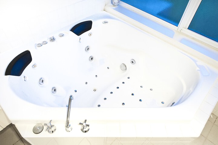 Hot Tub 12 of 28