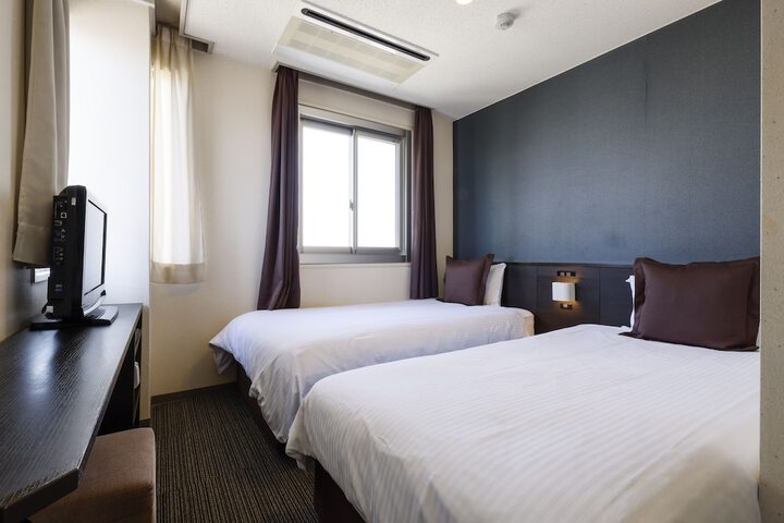 Room 10 of 68