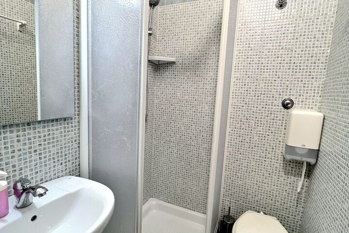 Room 30 of 40