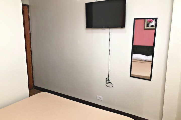 Room 11 of 13