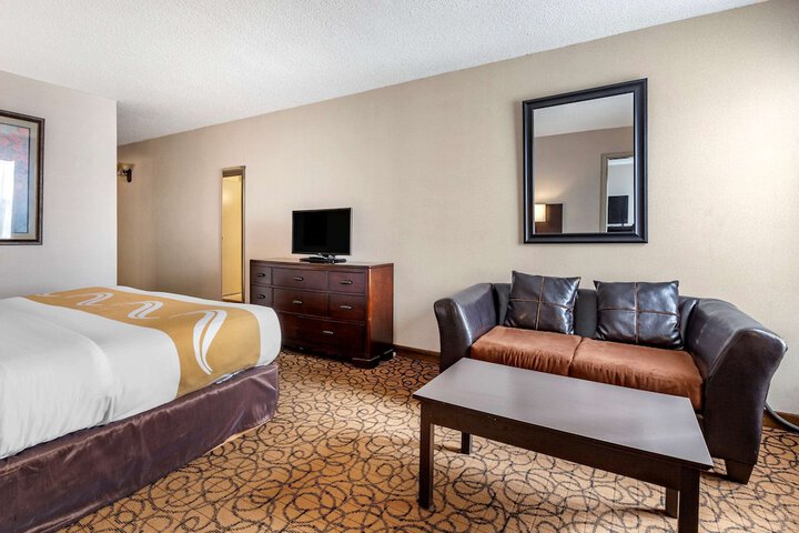 Room 34 of 71