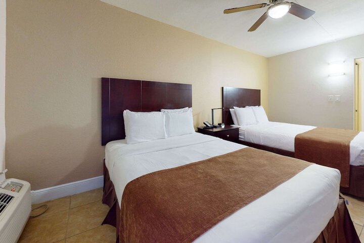 2 Queen Beds (8 of 49)
