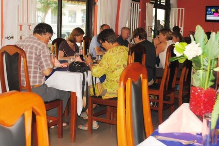 Dining 12 of 20