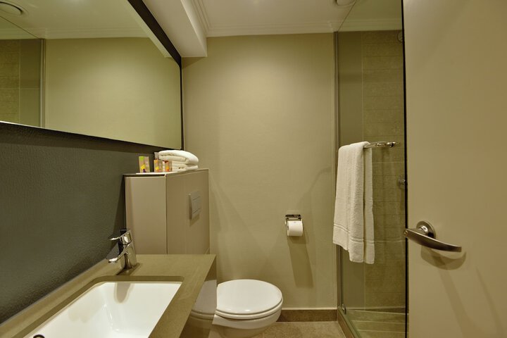 Room 10 of 28