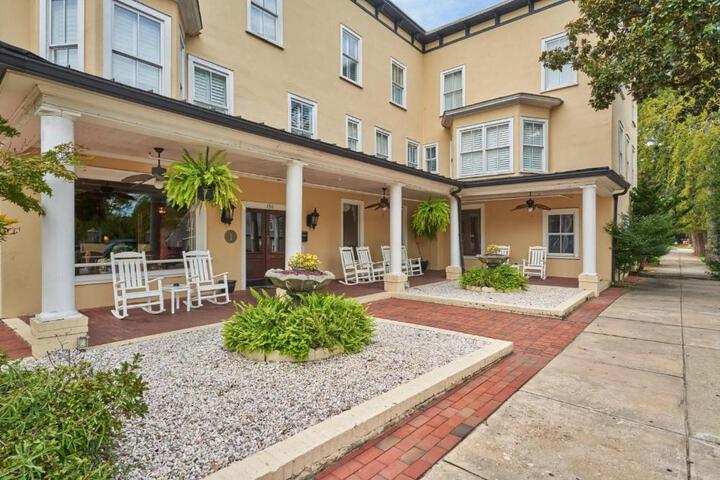 Exterior of The Jefferson Inn Downtown Southern Pines