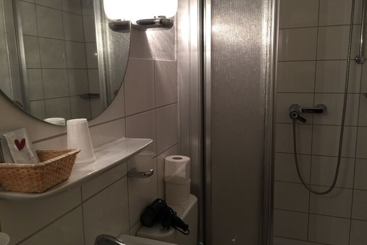 Room 32 of 41