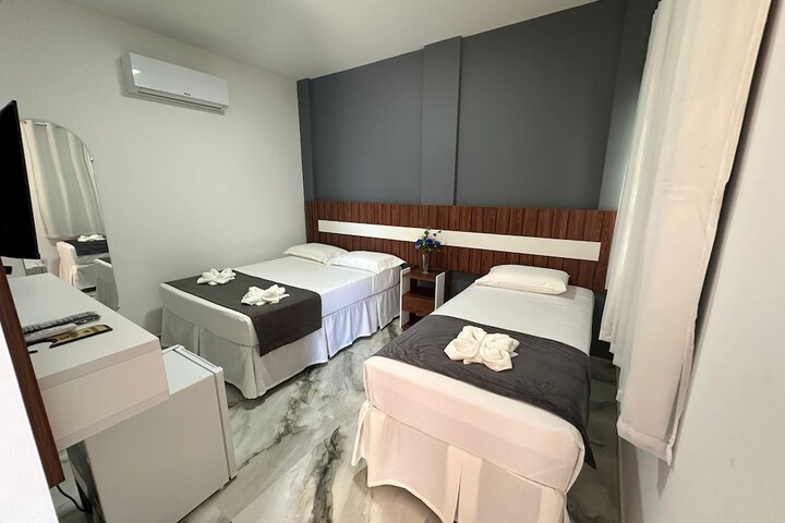 Room 11 of 32